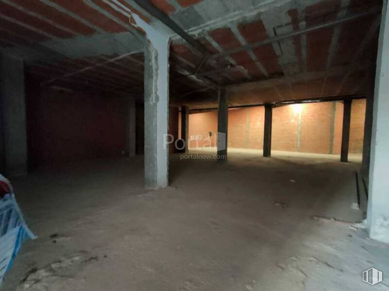 Retail for sale at Calle San Ginés, 10, Talavera de la Reina, Toledo, 45600 with floor, flooring, hall, fixture, composite material, gas, concrete, ceiling, building material and room around