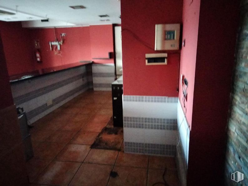 Retail for sale at Zona El Quiñón, Seseña, Toledo, 45223 with house, flooring, floor, building, wood, ceiling, hall, room, hardwood and magenta around