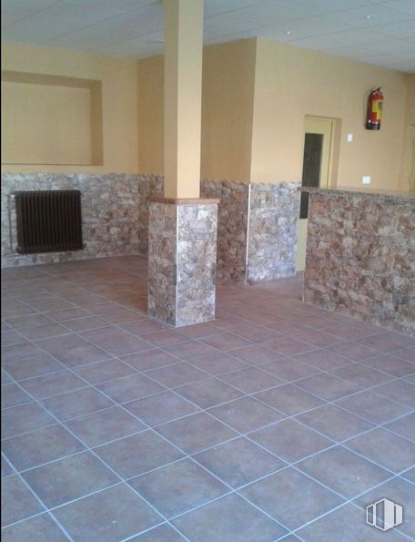 Retail for rent at Plaza España, 3, Santo Domingo de las Posadas, Ávila, 05292 with fireplace, property, building, tile flooring, flooring, fixture, floor, brick, wood and house around