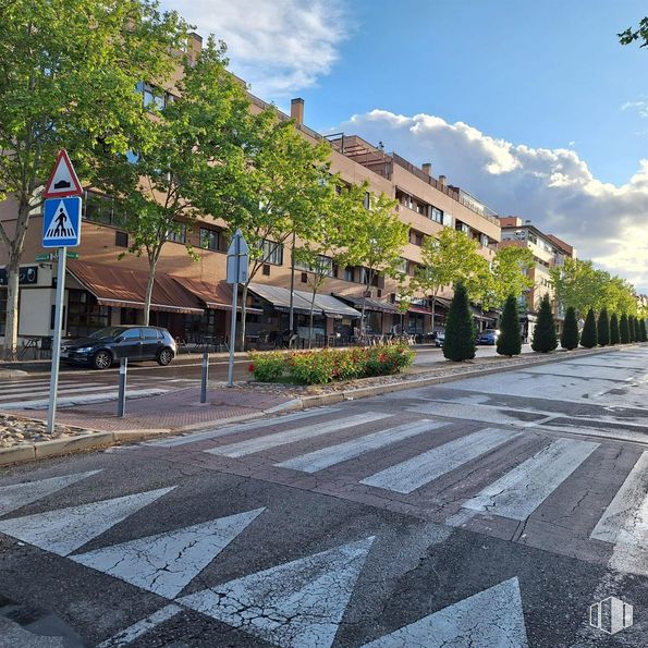 Local en alquiler en Zona Valdelasfuentes, Alcobendas, Madrid, 28100 con nube, cielo, edificio, planta, infraestructura, superficie de la carretera, árbol, asfalto, casa y diseño urbano alrededor