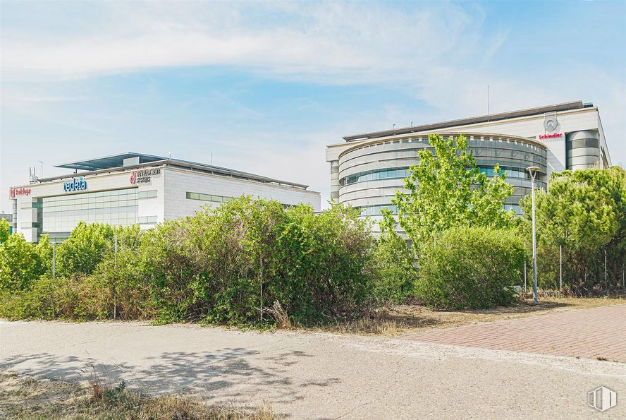 Oficina en alquiler en Edificio D, Calle Anabel Segura, 11, Alcobendas, Madrid, 28109 con edificio, nube, cielo, planta, lote de terreno, vegetación, diseño urbano, hierba, zona residencial y zona rural alrededor