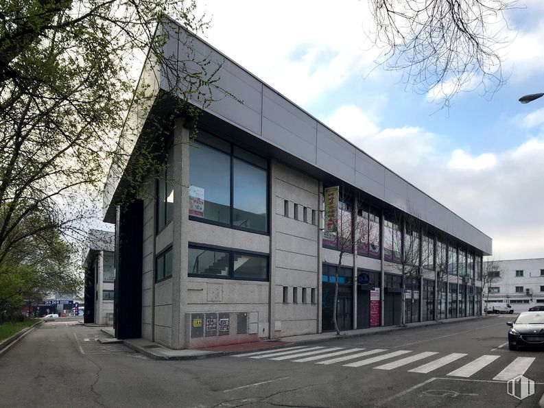 Local en alquiler en Calle Robla, Fuenlabrada, Madrid, 28947 con edificio, cielo, nube, planta, ventana, árbol, vehículo, rueda, neumático y diseño urbano alrededor