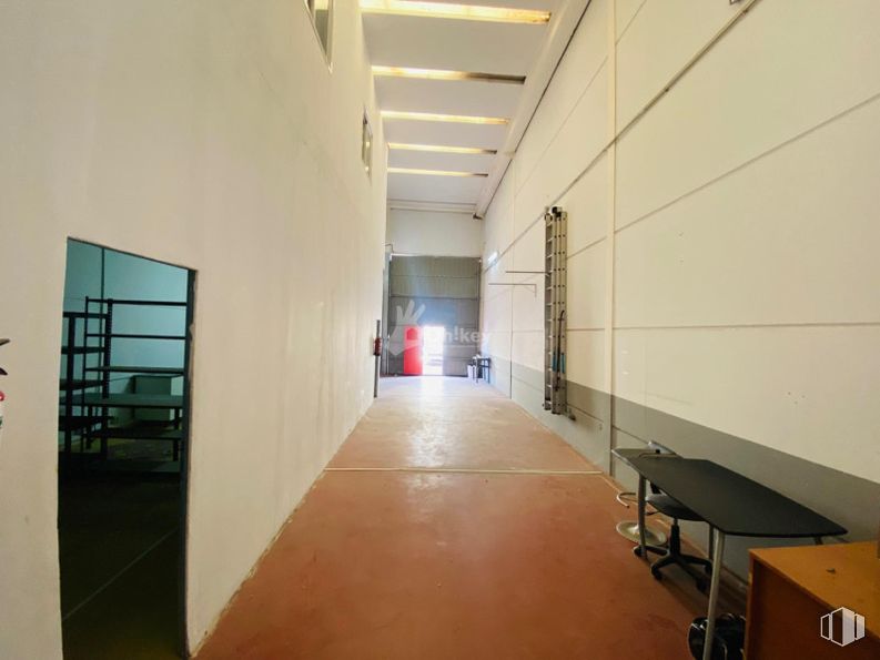 Industrial for sale at Calle Plomo, San Martín de la Vega, Madrid, 28330 with table, flooring, floor, wall, ceiling, lighting, interior design, hall, tile flooring and daylighting around