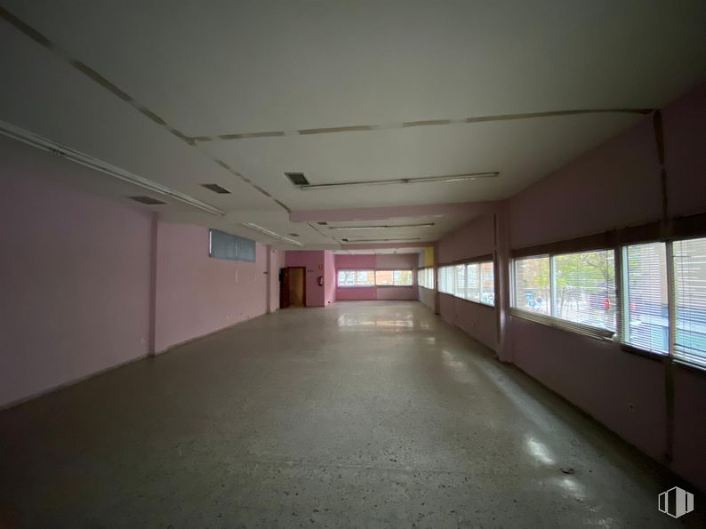 Local en alquiler en Avenida Dos de Mayo, 36, Móstoles, Madrid, 28934 con ventana, accesorio, hall, suelos, edificio, techo, simetría, material compuesto, hormigón y carretera alrededor