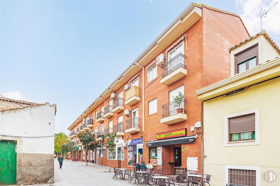 Local en alquiler en Calle Mayor, 4, Mejorada del Campo, Madrid, 28840 con ventana, edificio, cielo, diseño urbano, rueda, barrio, zona residencial, inmobiliario, fachada y casa alrededor