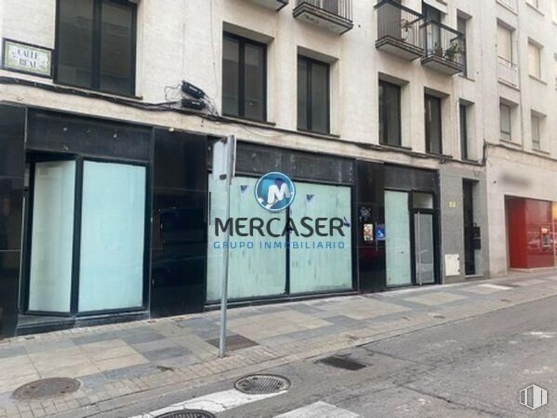 Retail for sale at Calle Real, 2, Arganda del Rey, Madrid, 28500 with window, door, commercial building, advertising and retail around