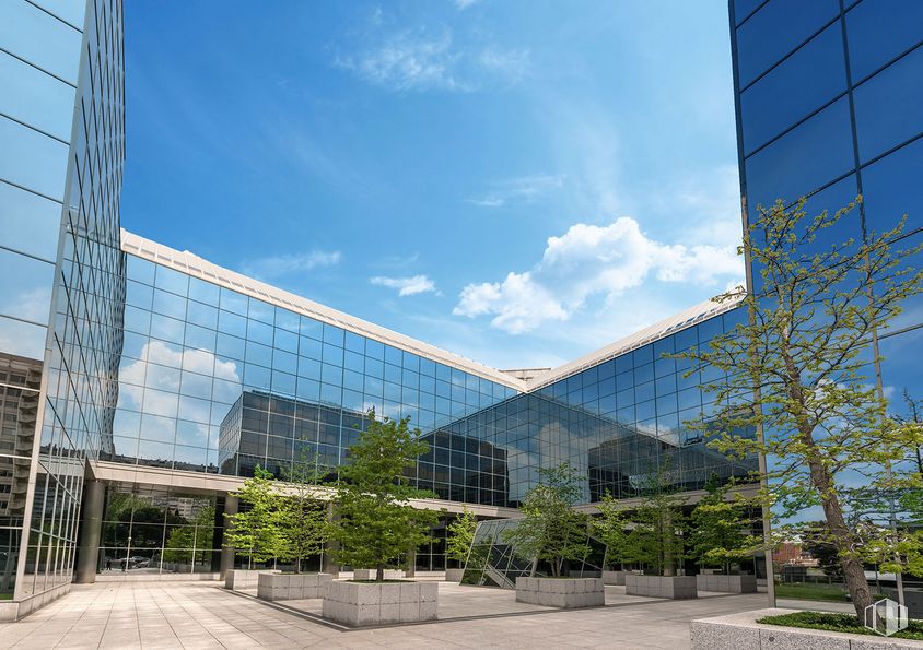 Oficina en alquiler en Calle Martínez Villergas, 52, Ciudad Lineal, Madrid, 28027 con nube, cielo, edificio, árbol, bloque de pisos, planta, diseño urbano, condominio, fachada y ciudad alrededor