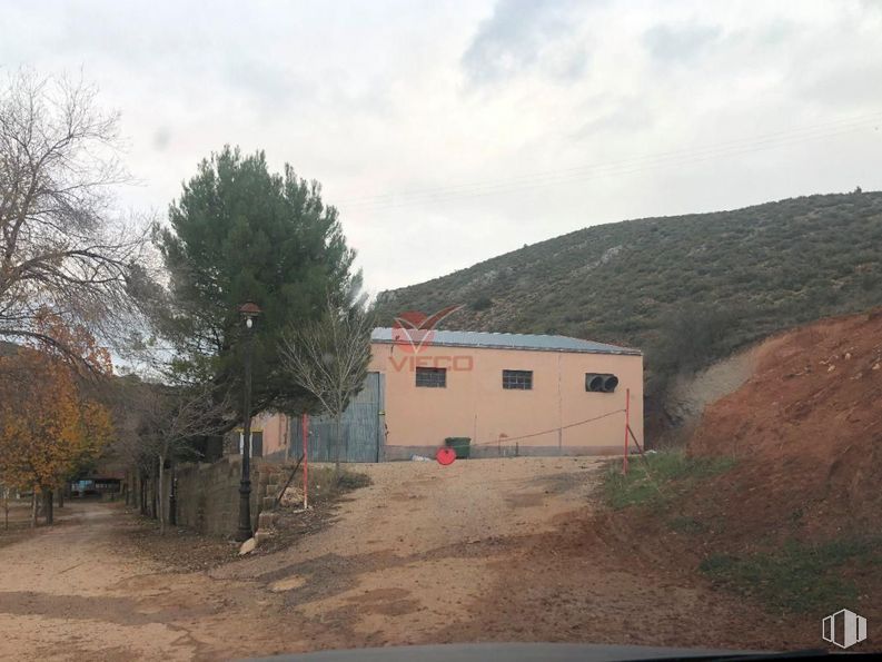 Industrial for sale at Calle Campo de Fútbol, Las Valeras, Cuenca, 16120 with cloud, sky, property, window, plant, building, tree, land lot, highland and asphalt around