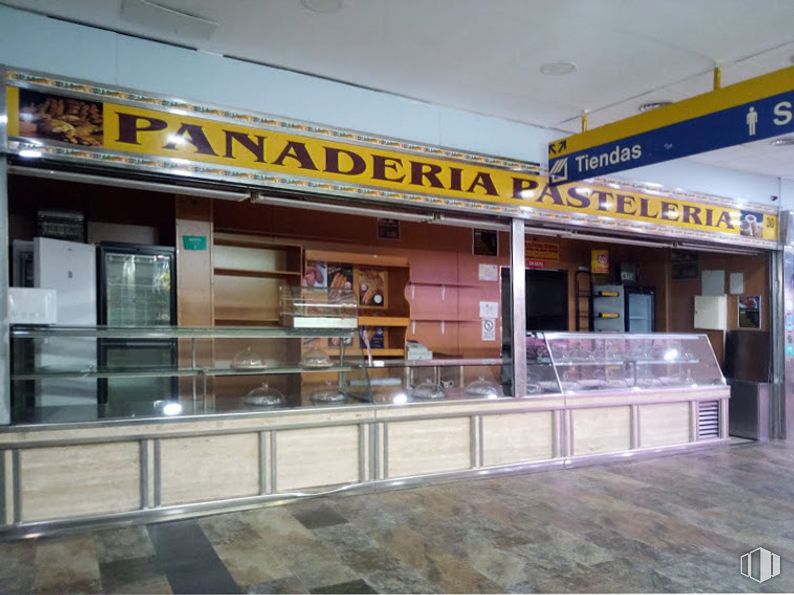 Local en venta en Calle Pablo Casals, 27, Parla, Madrid, 28980 con ebanistería, propiedad, accesorio, venta minorista, gas, puerta, material compuesto y comercio alrededor