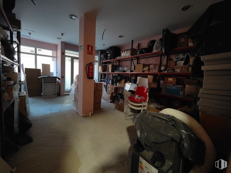 Local en venta en Calle Tintas, Carabanchel, Madrid, 28025 con estantería, propiedad, mueble, estante, estantería, marco, edificio, madera, ebanistería y publicación alrededor