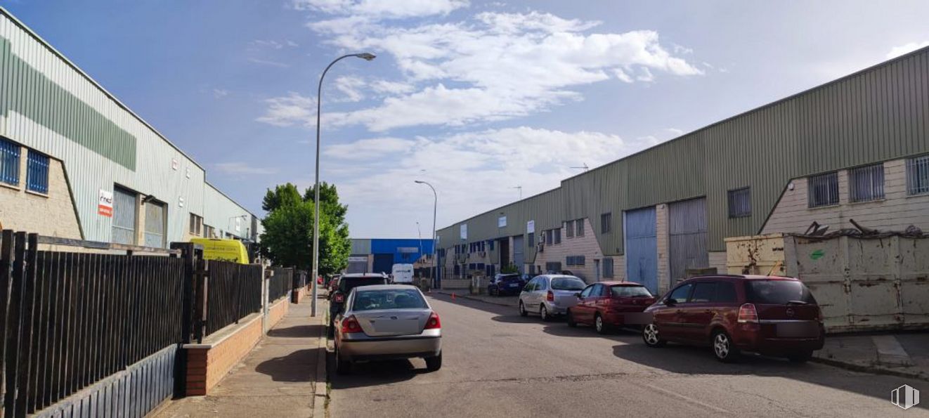 Nave en venta en Calle Cabo Ortegal, Arganda del Rey, Madrid, 28500 con coche, ventana, edificio, luz de la calle, luz de estacionamiento automotriz, nube, cielo, neumático, rueda y vehículo terrestre alrededor