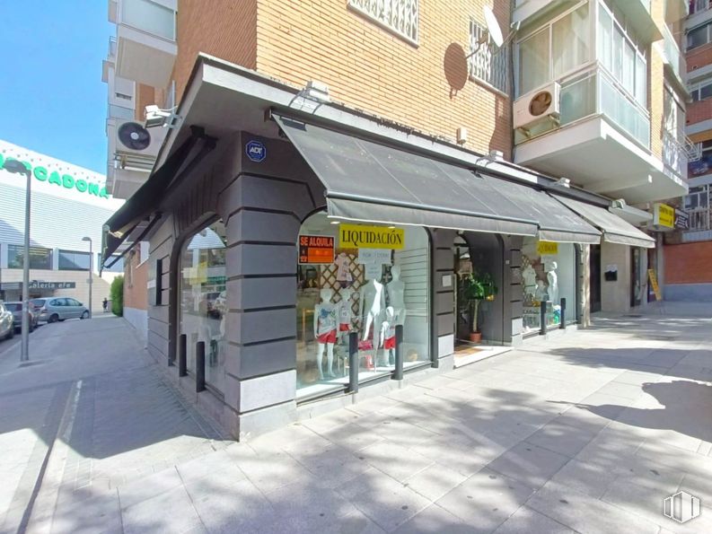 Local en alquiler en Calle Marroquina, Moratalaz, Madrid, 28030 con ventana, edificio, toldo, rueda, acera, diseño urbano, puerta, gas, sombra y fachada alrededor