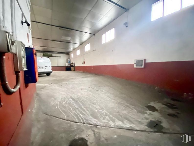 Nave en alquiler y venta en Calle Eduardo Torroja, Fuenlabrada, Madrid, 28946 con ventana, edificio, suelo, suelos, madera, accesorio, vehículo, asfalto, coche y material compuesto alrededor