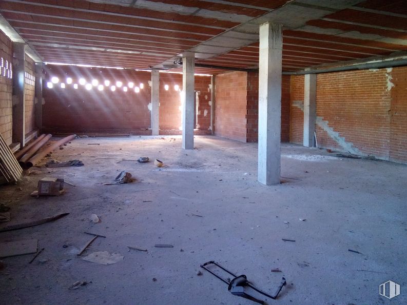 Local en alquiler y venta en Calle Teruel, 1, Pantoja, Toledo, 45290 con madera, albañilería, ladrillo, suelo, piso, línea, pared, espacio público, material de construcción y gas alrededor