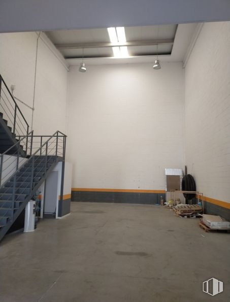 Industrial for rent at Avenida Palmeras, Ciempozuelos, Madrid, 28350 with building, wood, interior design, floor, fixture, hall, flooring, stairs, house and ceiling around