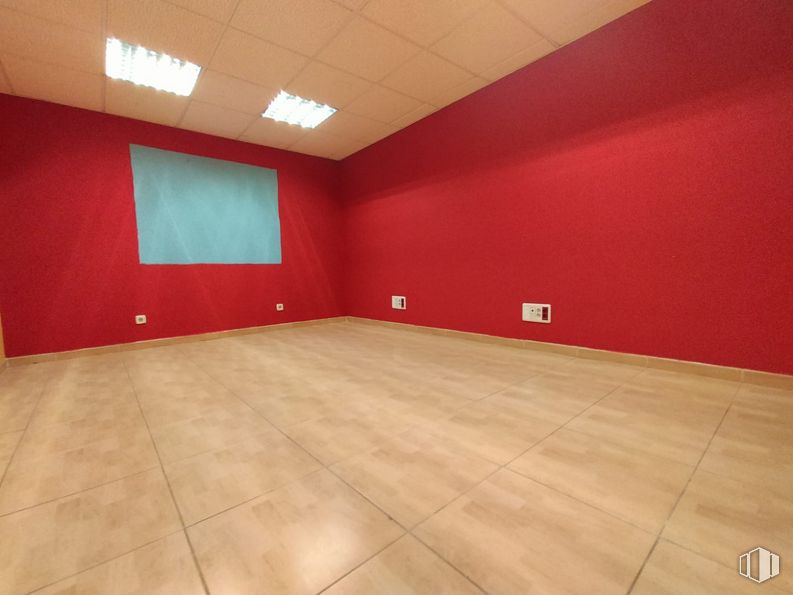 Nave en venta en Zona industrial, Coslada, Madrid, 28823 con alumbrado, ventana, madera, naranja, accesorio, interiorismo, pared, suelos, propiedad material y hall alrededor