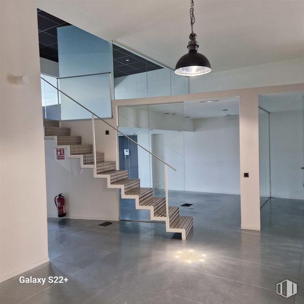 Oficina en alquiler en Calle Emilio Muñoz, 3, San Blas - Canillejas, Madrid, 28037 con lámpara, alumbrado, propiedad, madera, interiorismo, arquitectura, edificio, hall, suelos y suelo alrededor