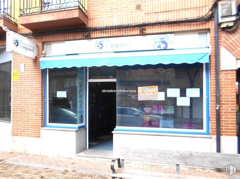 Retail for rent at Zona Sur, Ávila, 05003 with door, composite material, awning, commercial building, glass, brick, sidewalk and restaurant around