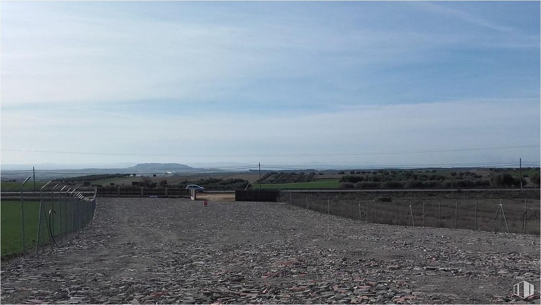 Land for sale at Carretera CM-4004, Yuncos, Toledo, 45210 with sky, cloud, ecoregion, asphalt, road surface, horizon, landscape, road, grassland and agriculture around