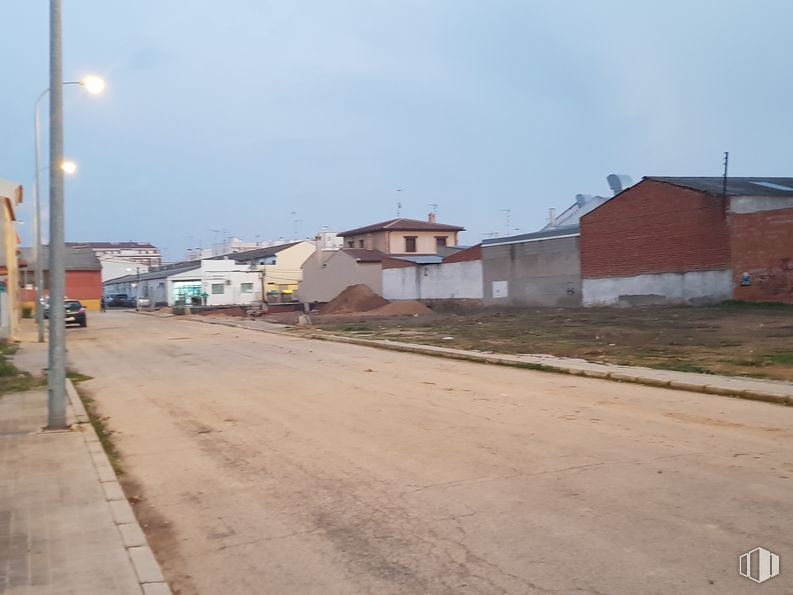 Land for sale at Calle Moreno Rosillo, 9, Quintanar de la Orden, Toledo, 45800 with house, sky, street light, asphalt, road surface, land lot, landscape, building, road and electricity around