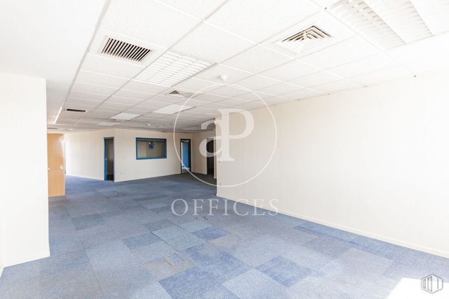 Oficina en alquiler en Zona Ensanche, Alcobendas, Madrid, 28100 con accesorio, edificio, hall, suelo, suelos, techo, material compuesto, espacio, vidrio y hormigón alrededor