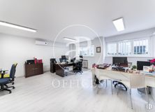 Oficina en venta en Calle Enrique Larreta, Chamartín, Madrid, 28036 con silla, mesa, alumbrado, ebanistería, mueble, silla de oficina, edificio, ordenador, ventana y escritorio alrededor