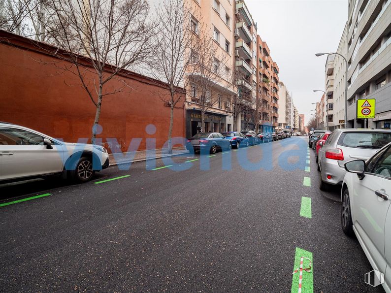 Local en venta en Calle Cristóbal Bordiú, Chamberí, Madrid, 28003 con coche, neumático, rueda, vehículo terrestre, vehículo, edificio, ventana, iluminación del automóvil, vehículo de motor y infraestructura alrededor