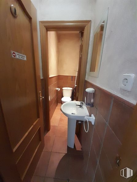 Industrial for sale & for rent at Avenida Madrid, Arganda del Rey, Madrid, 28500 with sink, brown, plumbing fixture, building, tap, bathroom, bathroom sink, wood, house and interior design around