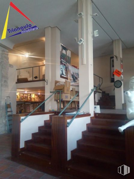 Retail for sale & for rent at Avenida Camilo José Cela, Cuéllar, Segovia, 40200 with property, houseplant, plant, interior design, flooring, floor, wood, stairs, wall and real estate around