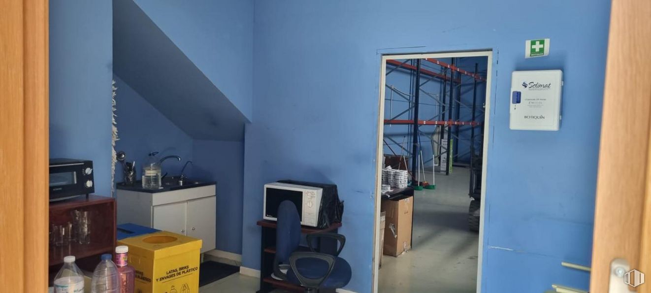 Industrial for rent at Calle Río Jarama, Toledo, 45006 with chair, interior design, building, flooring, floor, picture frame, real estate, shelving, gas and computer desk around