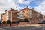 Retail for sale at Calle San Francisco Sales, 2, Villanueva del Pardillo, Madrid, 28229 with car, building, cloud, sky, property, window, plant, tree, urban design and wheel around