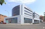 Office for rent at Calle Juan de Mariana, 17, Arganzuela, Madrid, 28045 with building, sky, wheel, street light, urban design, condominium, tower block, tire, house and car around