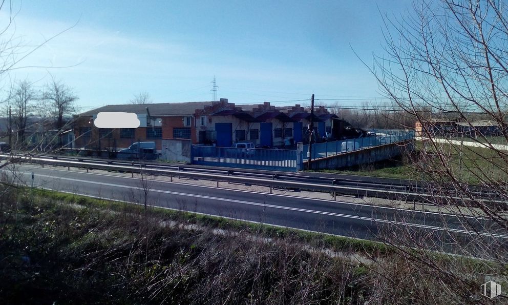 Nave en alquiler y venta en Calle Ronda de la Fuente, Paracuellos de Jarama, Madrid, 28860 con cielo, planta, nube, edificio, superficie de carretera, casa, asfalto, pista, lote de tierra y árbol alrededor