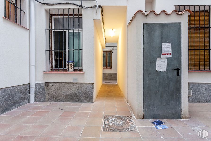 Retail for sale at Calle Espíritu Santo, Centro, Madrid, 28004 with window, lighting, door, property, building, fixture, interior design, tile flooring, architecture and flooring around