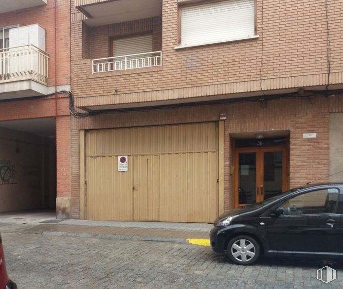 Local en venta en Calle Agapito de Marazuela, Segovia, 40005 con rueda, ventana, coche, puerta, neumático, propiedad, iluminación automotriz, edificio, neumático automotriz y vehículo alrededor