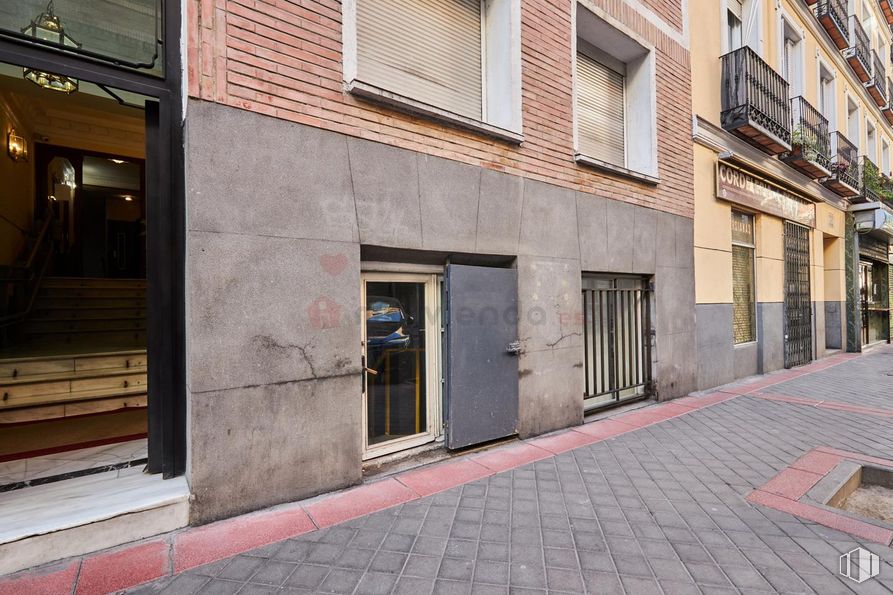 Local en venta en Calle Don Ramón de la Cruz, Salamanca, Madrid, 28001 con ventana, puerta, edificio, superficie de la carretera, madera, ladrillo, albañilería, accesorio, acera y diseño urbano alrededor