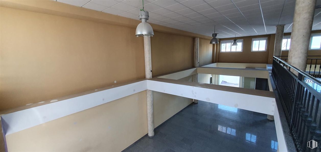 Nave en venta en Calle Alquimia, 14, Móstoles, Madrid, 28933 con lámpara, ventana, alumbrado, edificio, madera, casa, suelo, sombra, suelos y accesorio alrededor