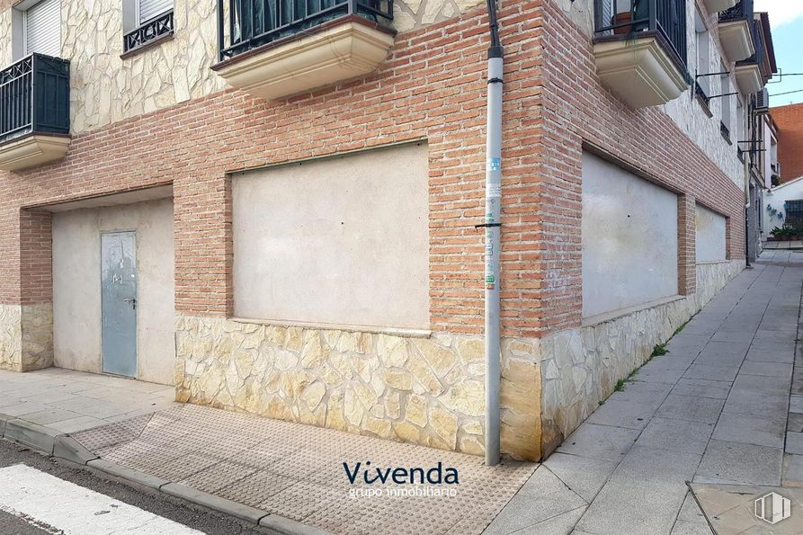 Local en venta en Centro, Humanes de Madrid, Madrid, 28970 con puerta, propiedad, ventana, superficie de la carretera, albañilería, madera, arquitectura, ladrillo, suelos y barrio alrededor