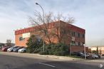 Nave en alquiler en Zona industrial, Fuenlabrada, Madrid, 28946 con edificio, coche, cielo, nube, planta, luz de la calle, ventana, rueda, neumático y vehículo alrededor