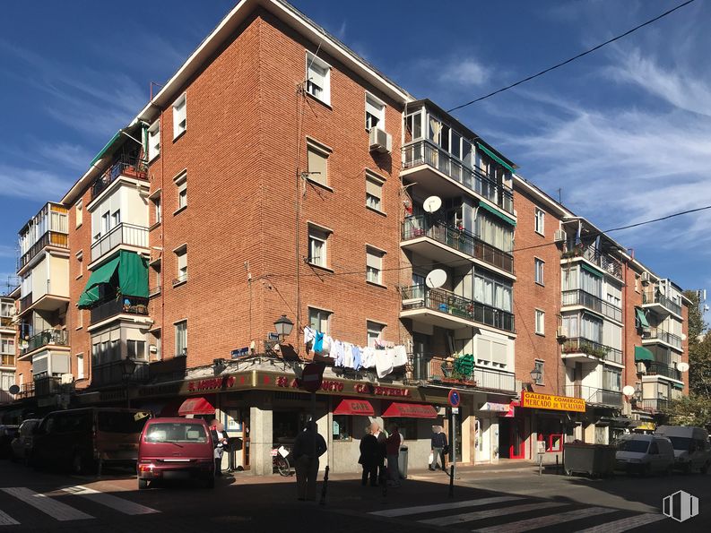 Local en venta en Calle San Cipriano, 14, Vicálvaro, Madrid, 28032 con coche, persona, edificio, cielo, nube, ventana, vehículo, diseño urbano, condominio y barrio alrededor