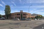 Industrial for sale at Calle Marcelino Camacho, 25, Móstoles, Madrid, 28938 with car, sky, cloud, wheel, street light, building, vehicle, tree, road surface and asphalt around