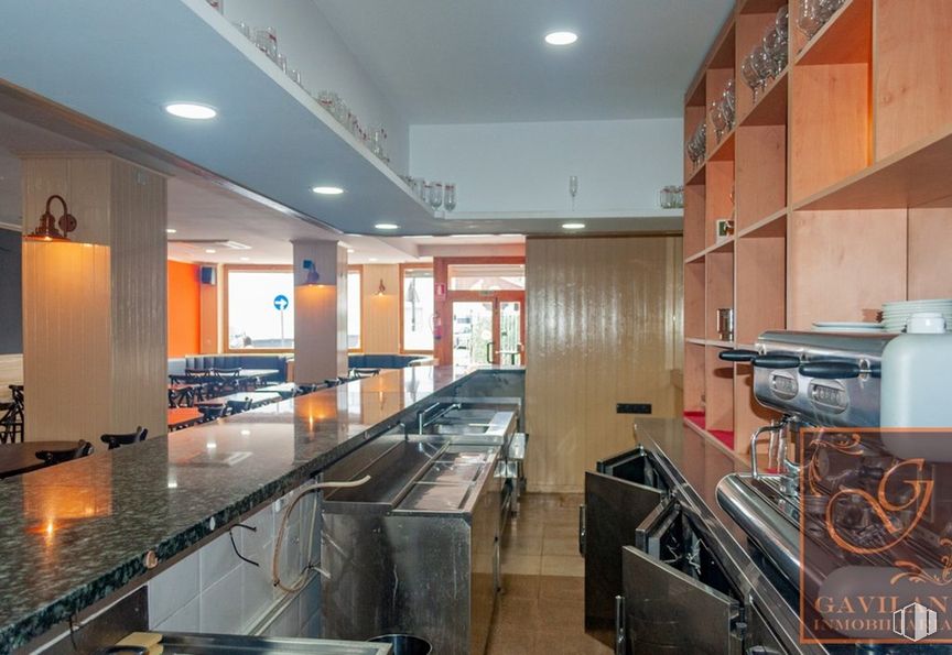 Local en venta en Calle Constitución, Daganzo de Arriba, Madrid, 28814 con encimera, edificio, cocina, diseño de interiores, casa, piso, pavimento, mesa, bienes raíces y techo alrededor