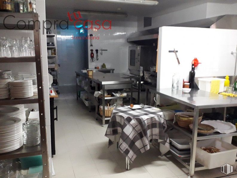 Retail for sale at Zona Carretera de Valladolid, La Lastrilla, Segovia, 40196 with table, furniture, property, lighting, interior design, shelf, floor, shelving, flooring and chair around