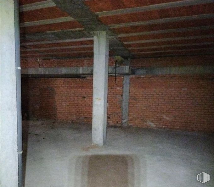 Local en venta en Calle Herreros, Cuéllar, Segovia, 40200 con madera, suelo, ladrillo, albañilería, haz, suelos, material compuesto, madera dura, material de construcción y tinte para madera alrededor