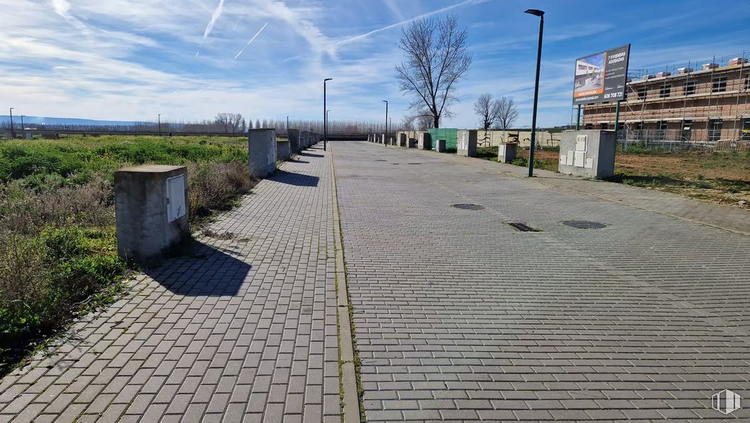 Land for sale at Calle Madresalva, Marchamalo, Guadalajara, 19180 with building, cloud, sky, property, plant, road surface, asphalt, thoroughfare, land lot and tree around