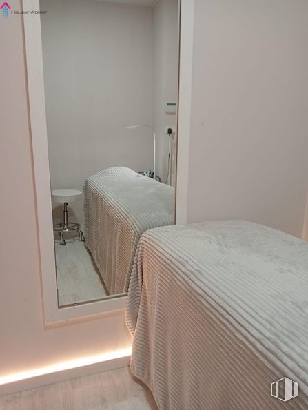 Local en alquiler en Zona Lavapiés - Embajadores, Centro, Madrid, 28012 con cama, espejo, propiedad, mueble, edificio, confort, madera, accesorio, suelo y sombra alrededor