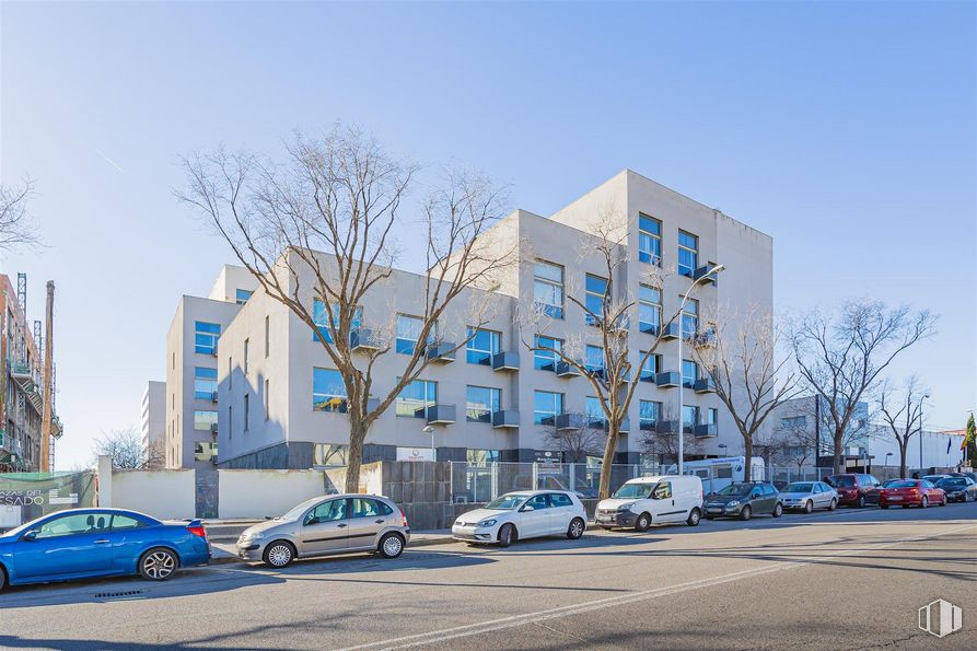 Oficina en venta en Calle Laguna del Marquesado, 11, Villaverde, Madrid, 28021 con coche, edificio, luz de estacionamiento, cielo, rueda, vehículo terrestre, durante el día, neumático, vehículo y árbol alrededor