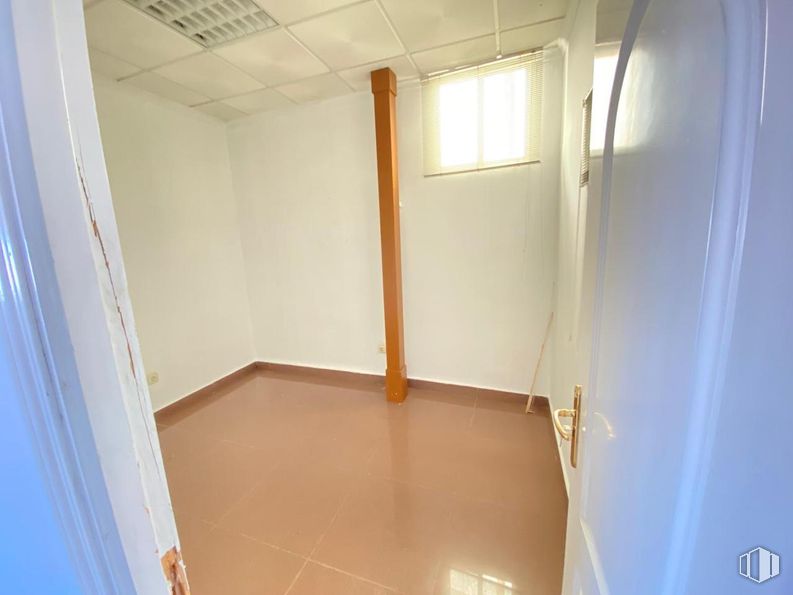 Nave en venta en Avenida Castilla la Mancha, Alameda de la Sagra, Toledo, 45240 con ventana, accesorio, edificio, madera, suelos, material compuesto, techo, vidrio, casa y madera dura alrededor