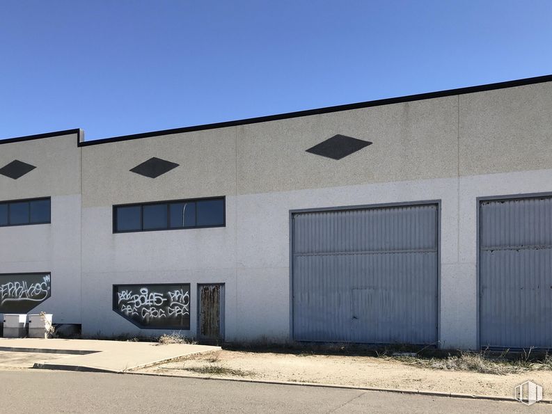 Industrial for sale at Terreno Sector 4, 74, Barcience, Toledo, 45525 with window, building, door, sky, fixture, rectangle, land lot, asphalt, composite material and facade around