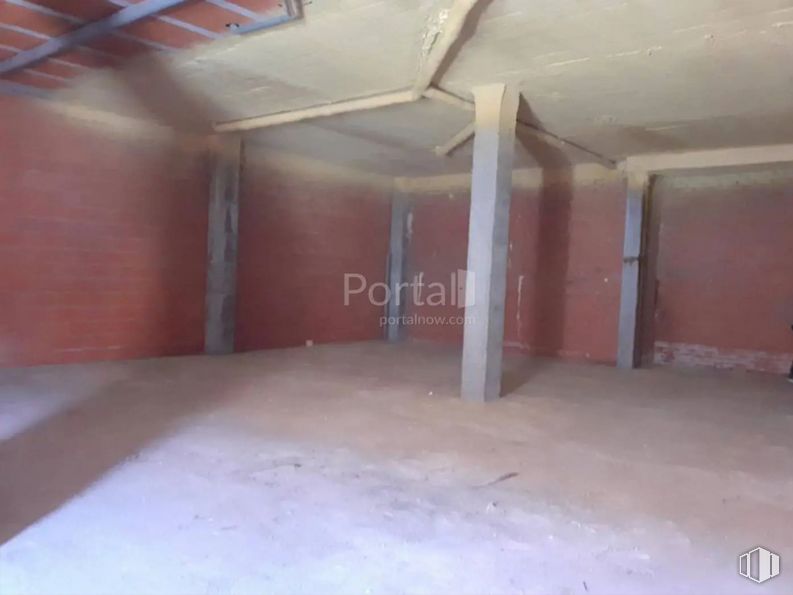 Retail for sale at Calle Magallanes, Torrijos, Toledo, 45500 with building, wood, flooring, floor, hall, shade, composite material, concrete, house and ceiling around